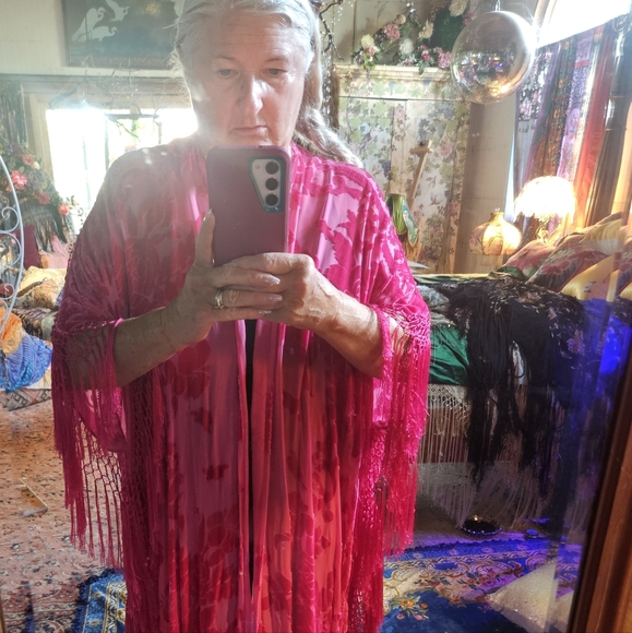 FABULOUS FABULOUS VELVET BURNOUT FRINGE KIMONO - Picture 5 of 7